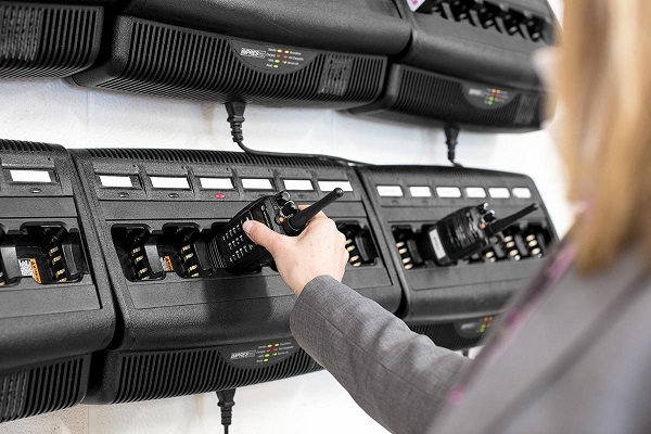 Hướng dẫn sửa lỗi hỏng sạc bộ đàm báo đỏ, chập chờn 1