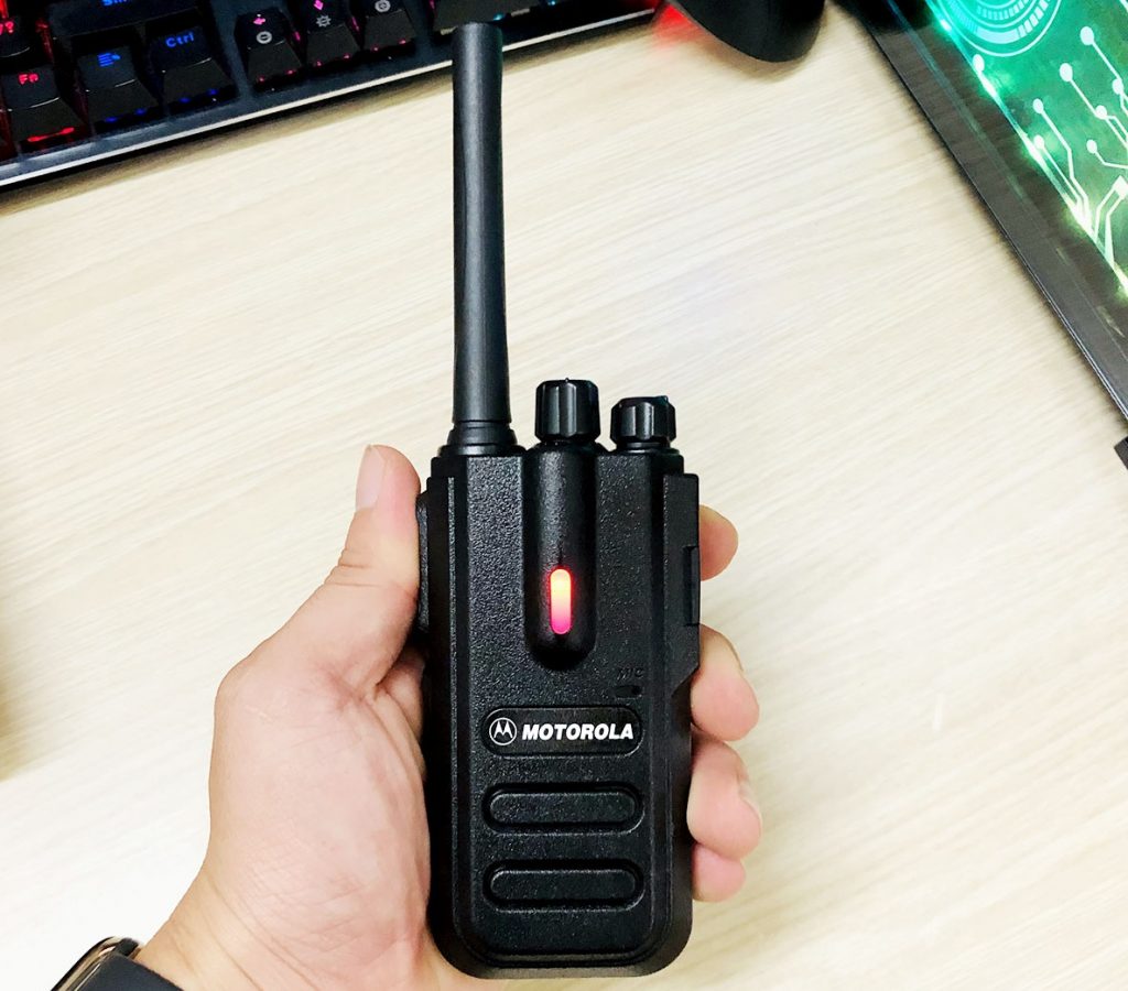 Bộ đàm cầm tay Motorola CP550 thích hợp với những công việc nào? 1 bo-dam-cam-tay-motorola-cp550-thich-hop-voi-nhung-cong-viec-nao